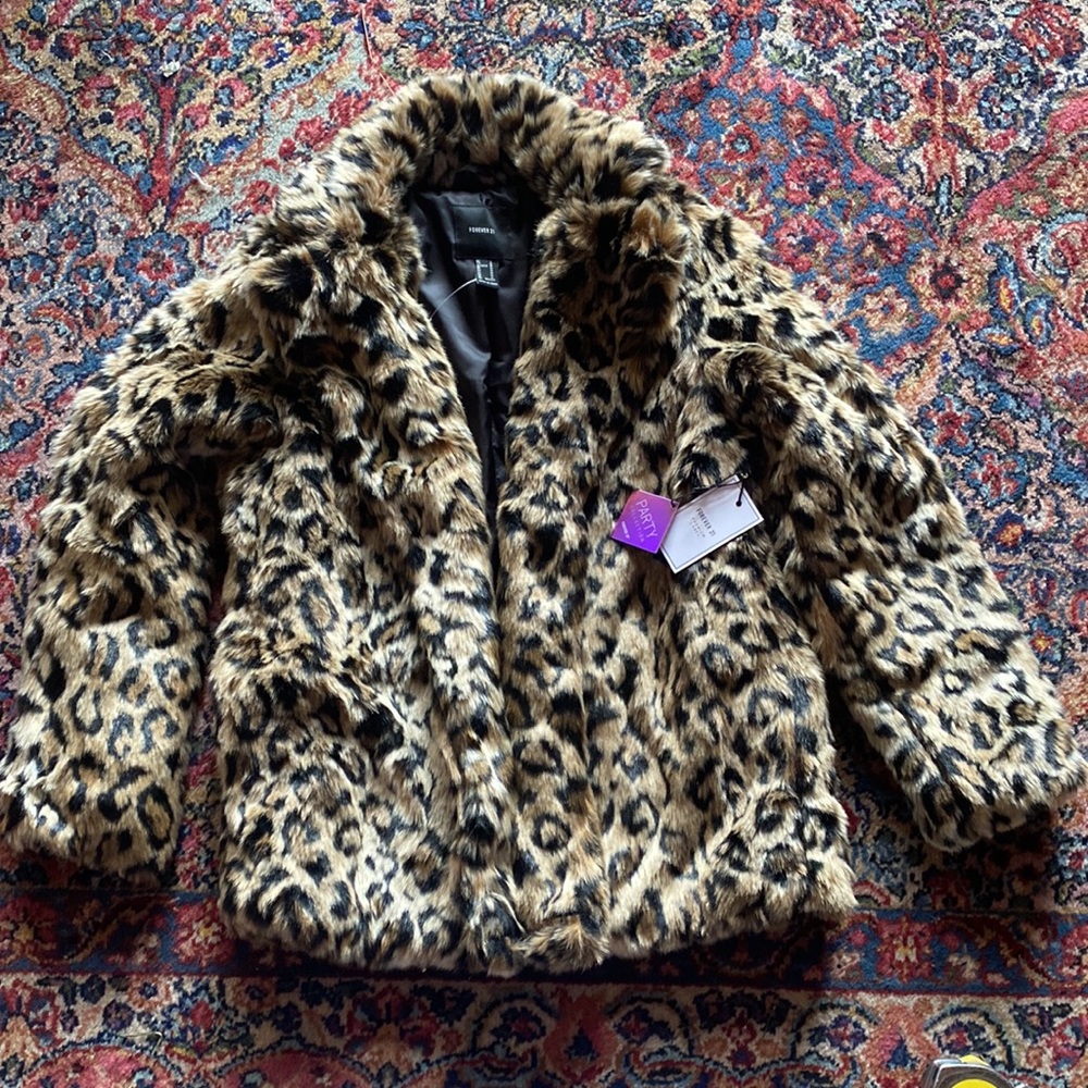 Forever21 premium label faux fur - Picture 2 of 7